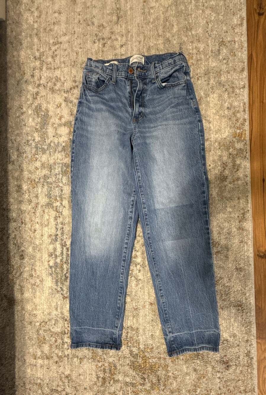 Universal Thread Women's Super-High Rise Vintage Straight Jeans Medium Wash